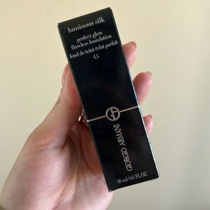 Armani Mini Luminous Silk Perfect Glow Flawless Foundation in 4.5